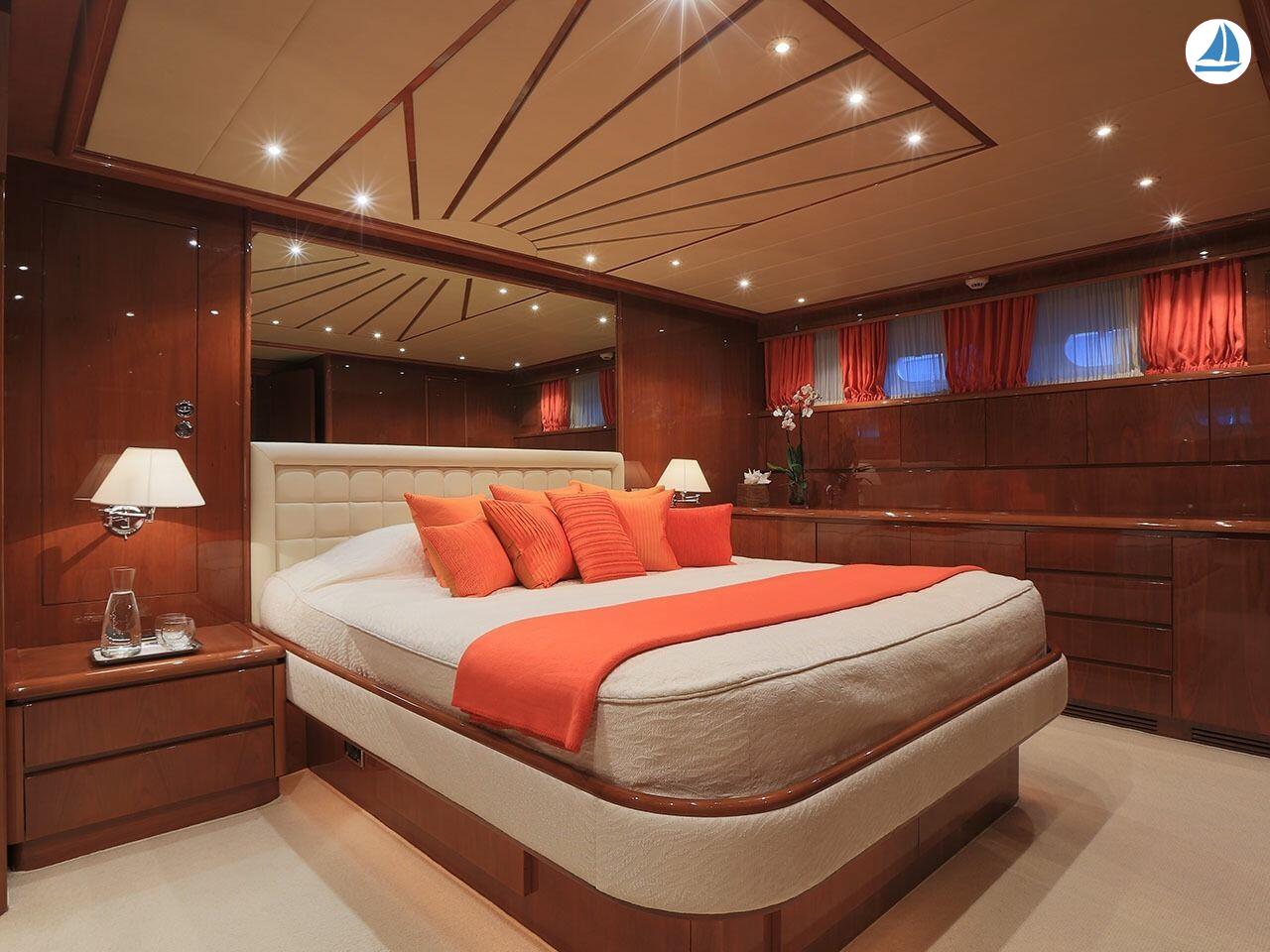 photo Falcon 102 YACHT 3