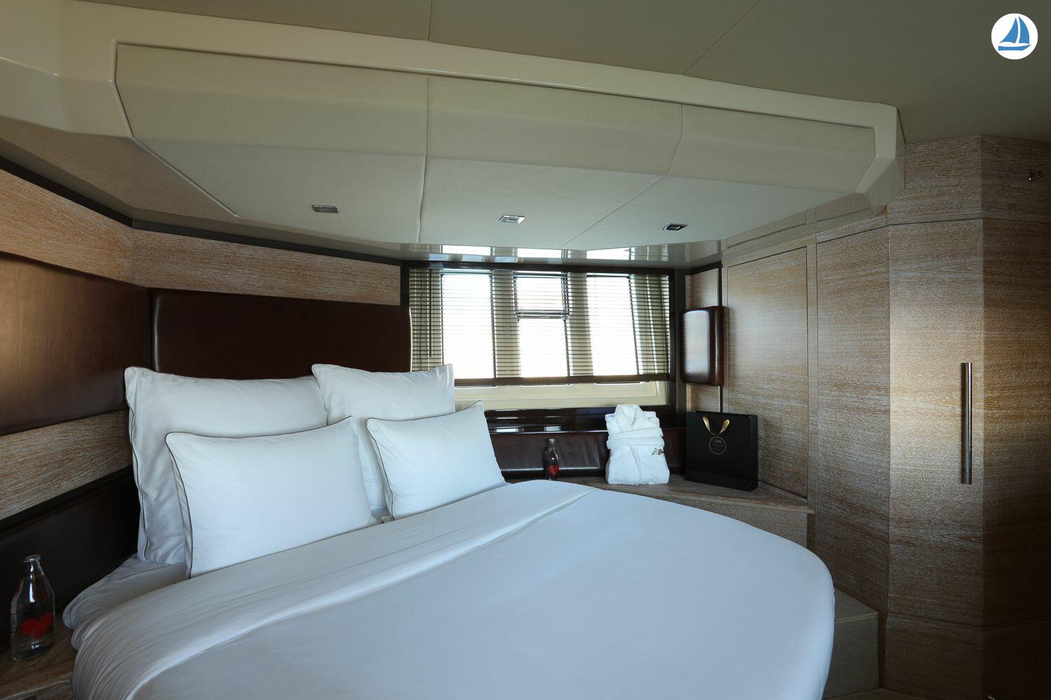 photo Azimut Fly Bridge 58 9