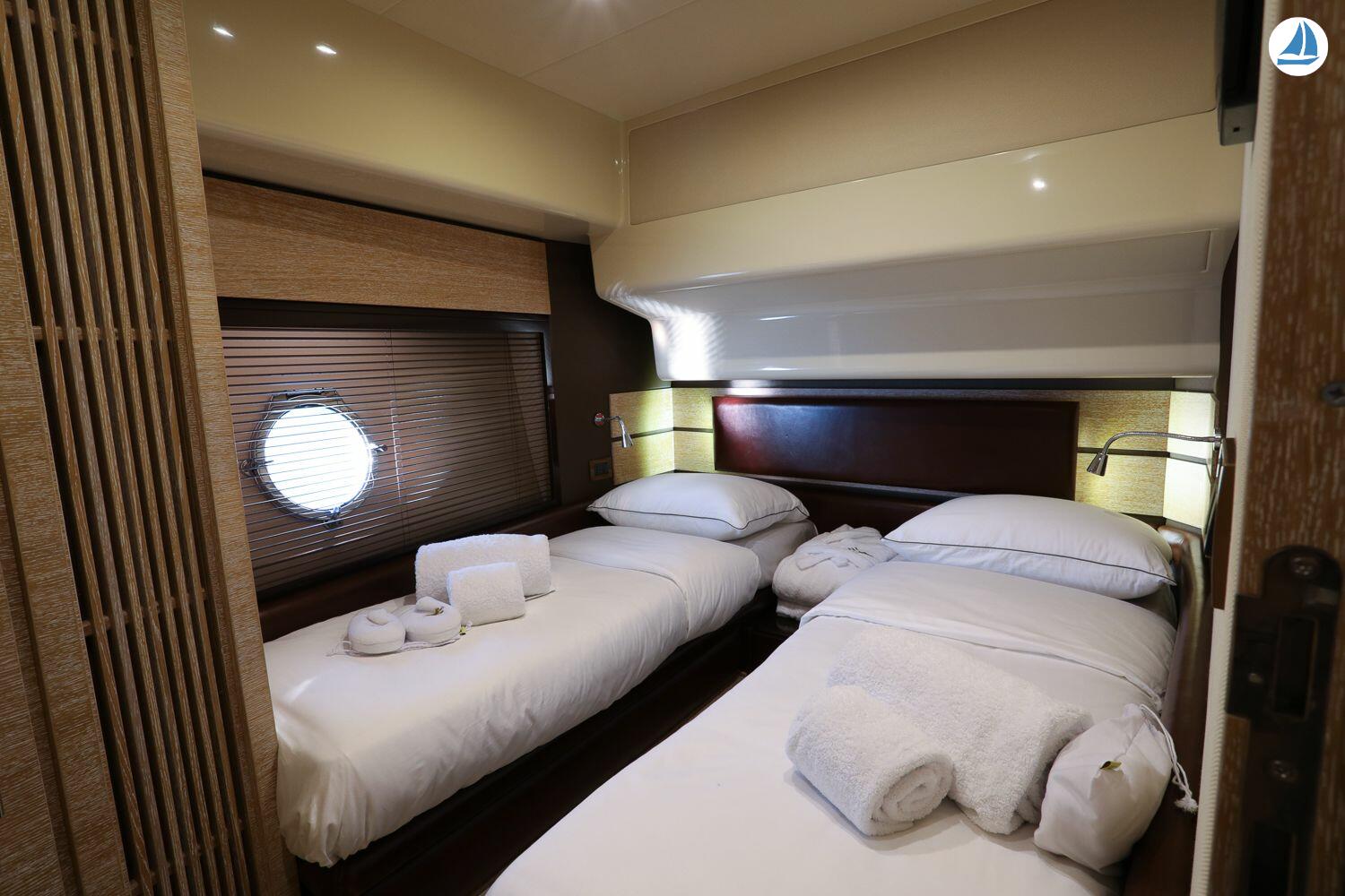 photo Azimut Fly Bridge 58 12