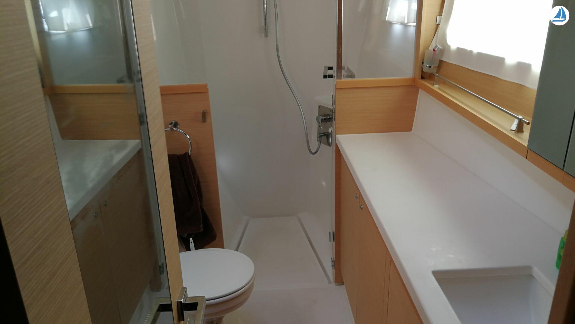 photo Lagoon 450 Sport 8