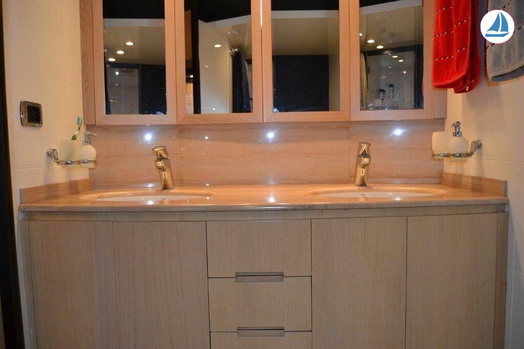 photo Astondoa 66 25