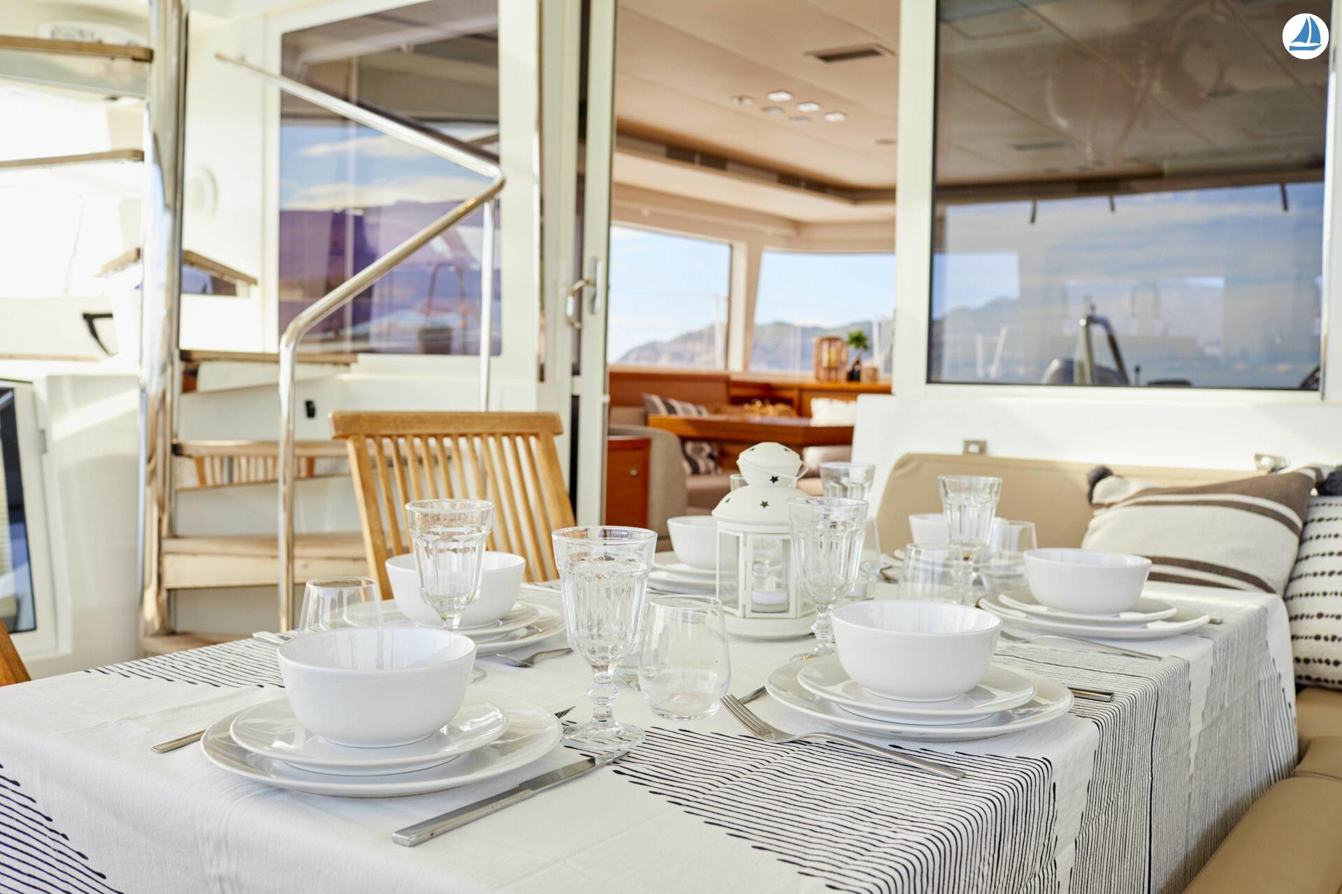 photo Lagoon Catamarans 560 3