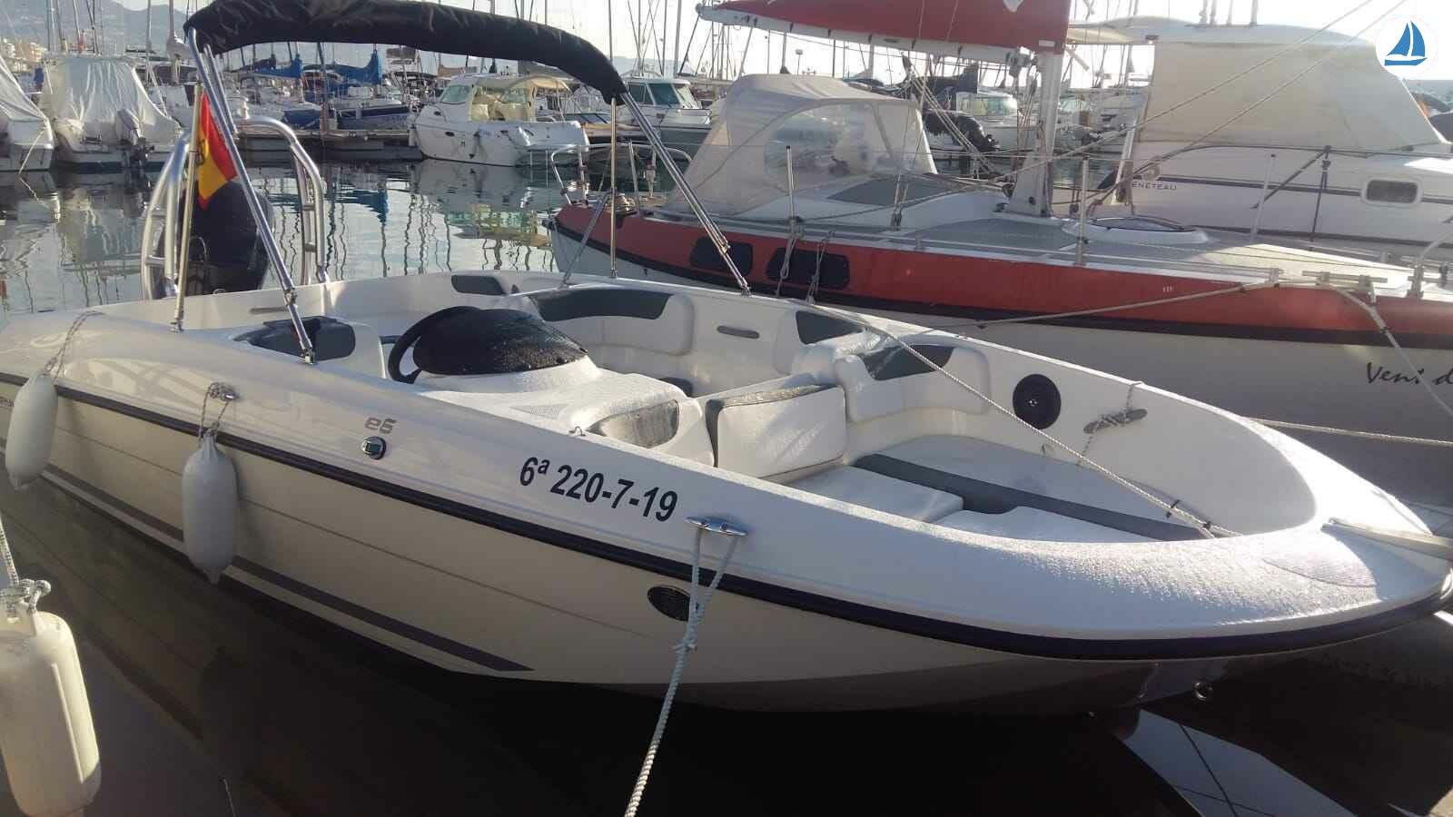 photo Bayliner E6 8