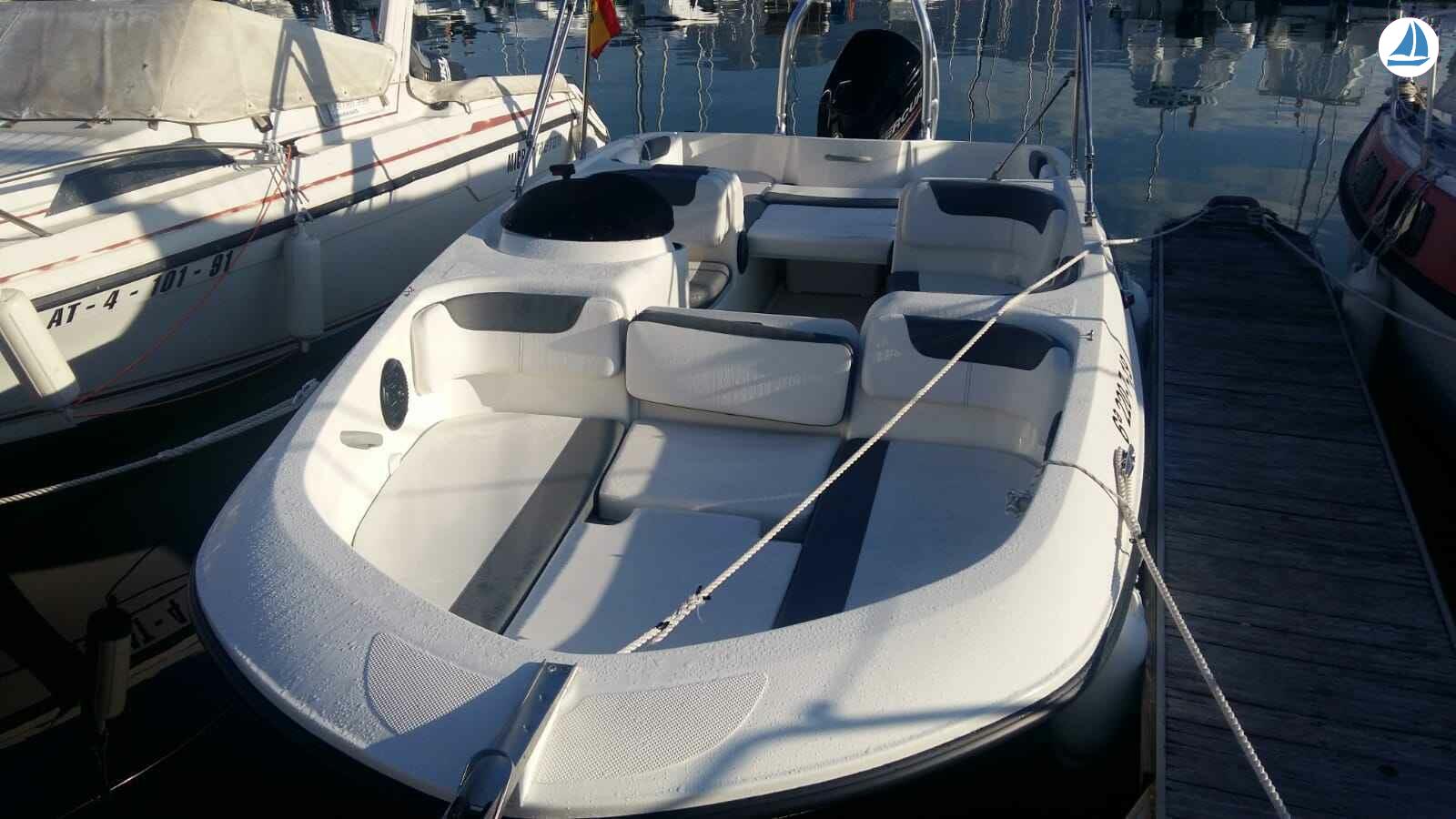photo Bayliner E6 9