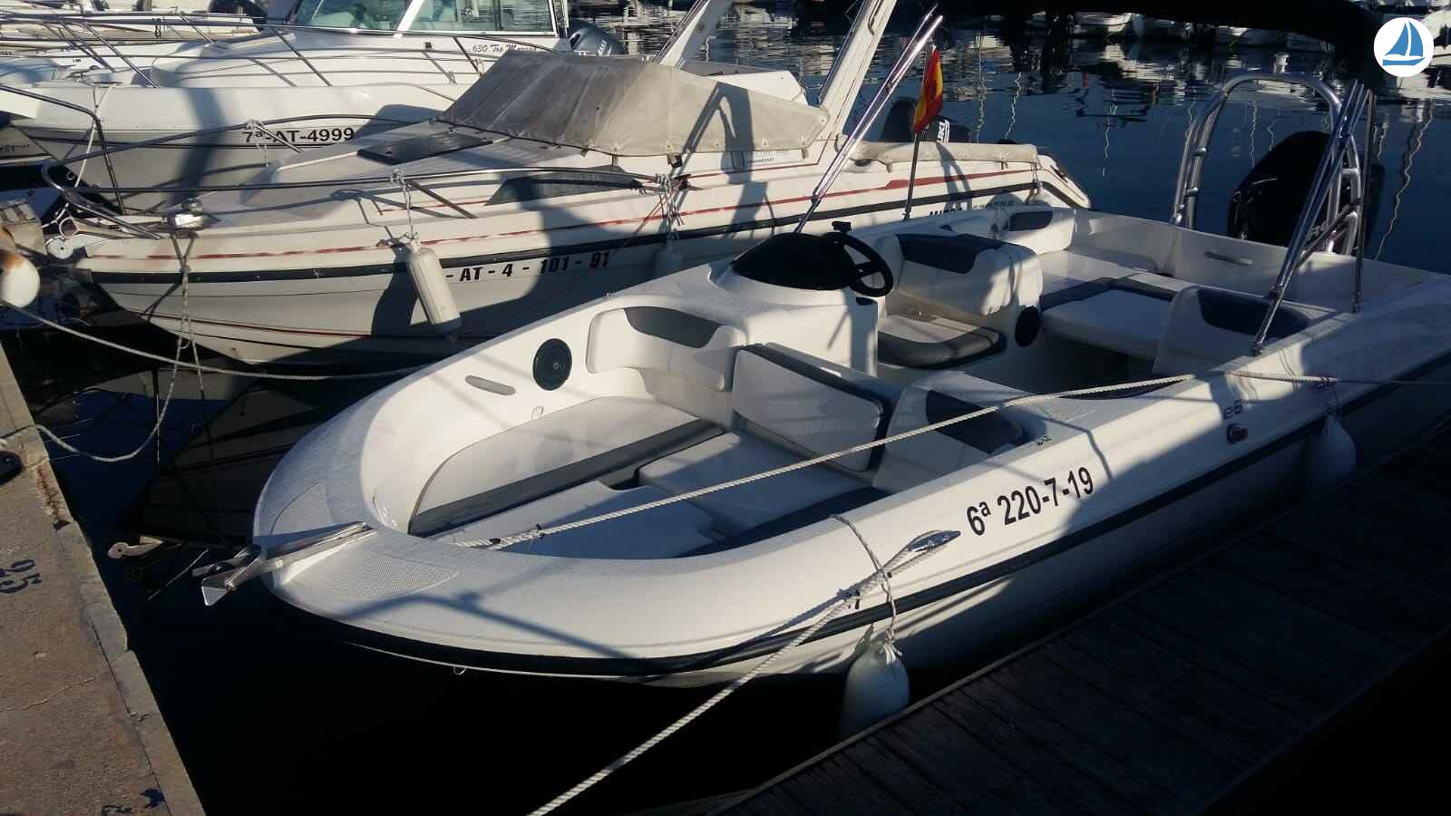 photo Bayliner E6 10