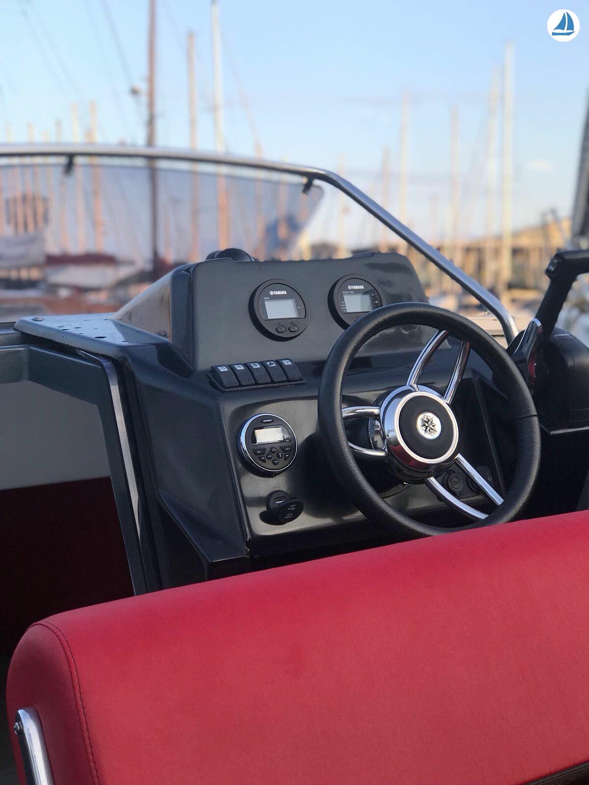 photo Nuva yachts M6 Cabin 3