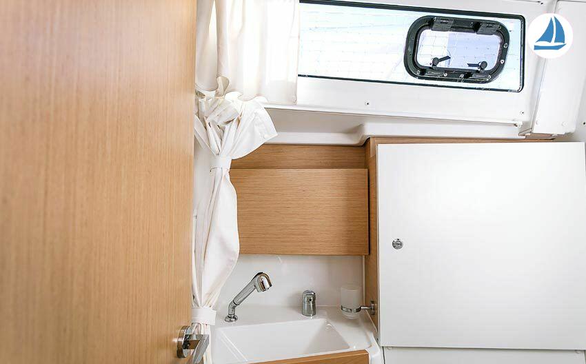 photo Beneteau Oceanis 38 8