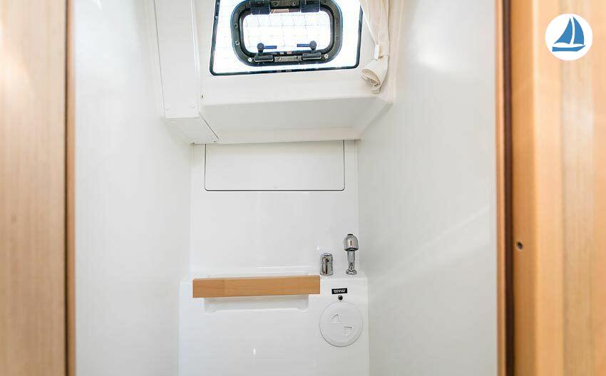 photo Beneteau Oceanis 38 9