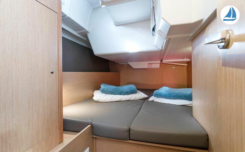 photo Beneteau Oceanis 38 11