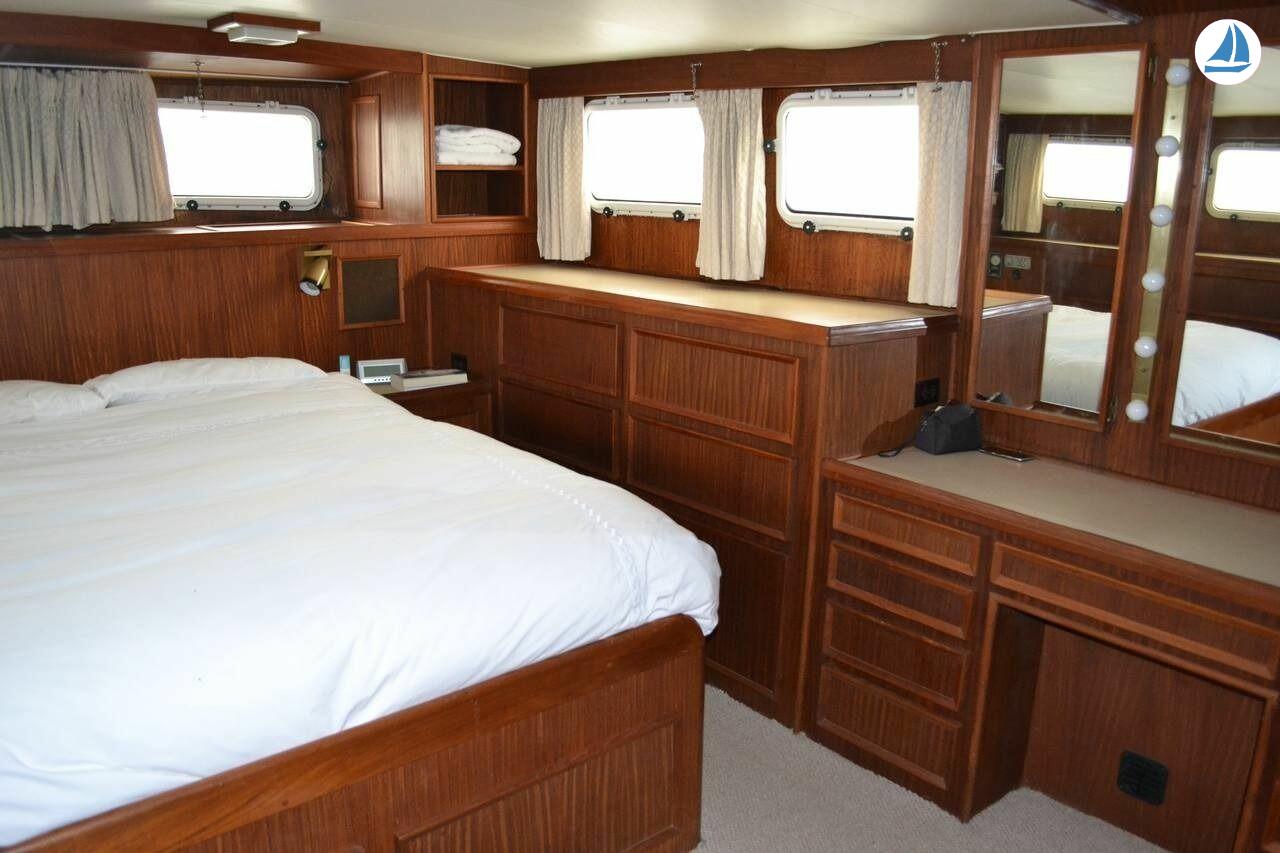 photo Hatteras MOTOR YACHT 5