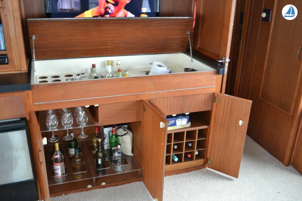 photo Hatteras MOTOR YACHT 8