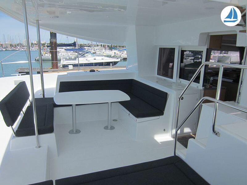 photo Lagoon 450 S 5