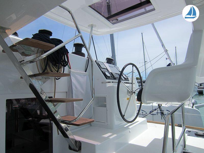 photo Lagoon 450 S 7