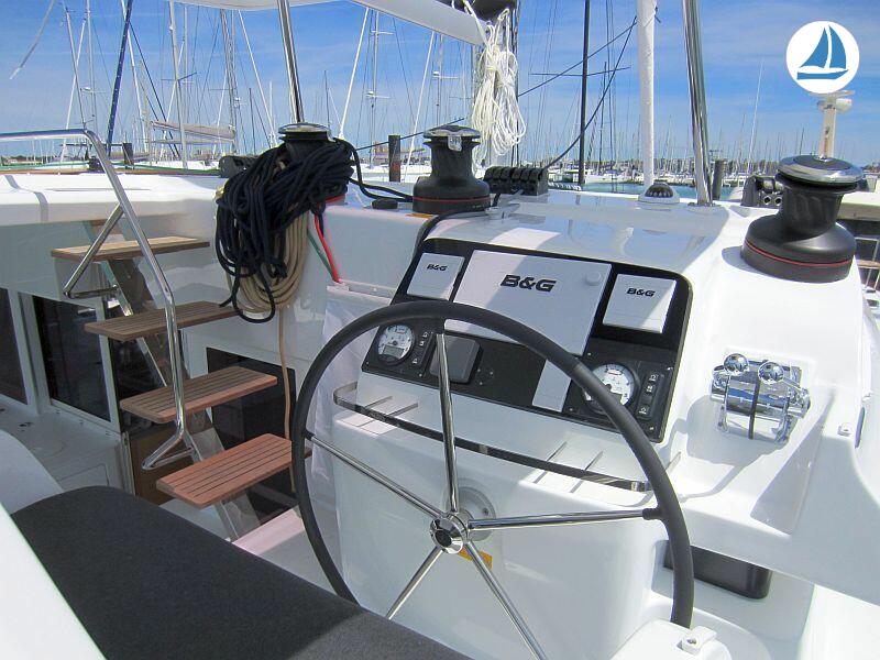 photo Lagoon 450 S 8