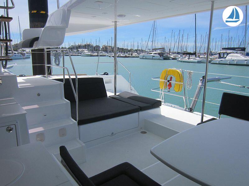 photo Lagoon 450 S 9