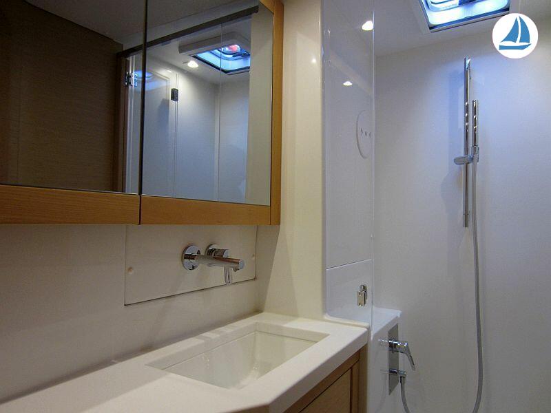 photo Lagoon 450 S 14