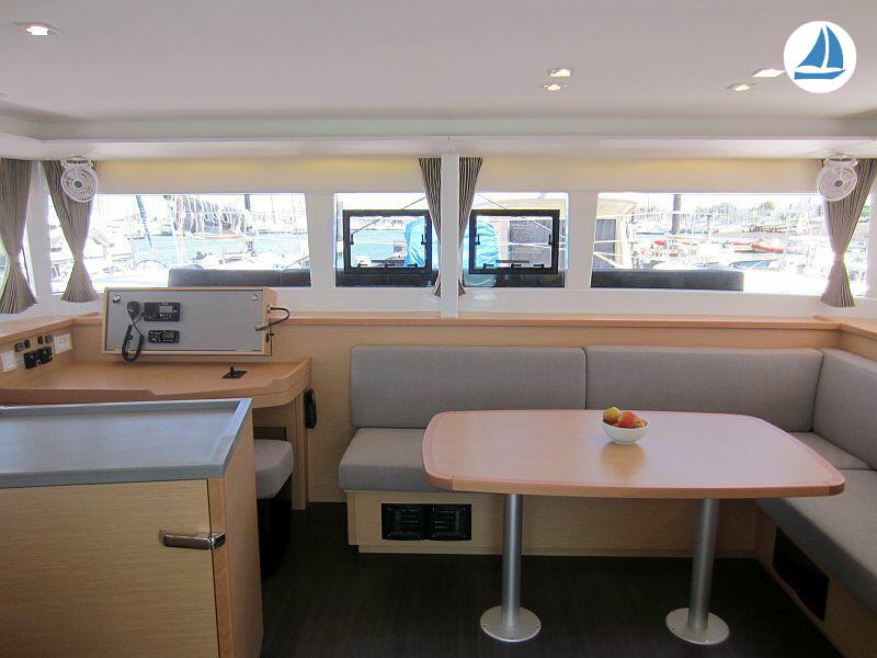 photo Lagoon 450 S 18