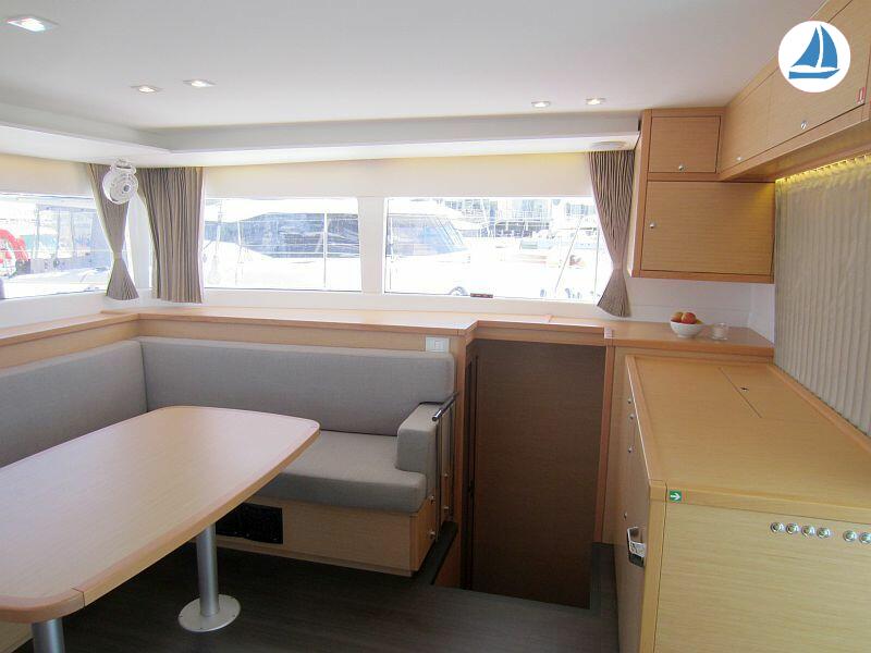 photo Lagoon 450 S 20
