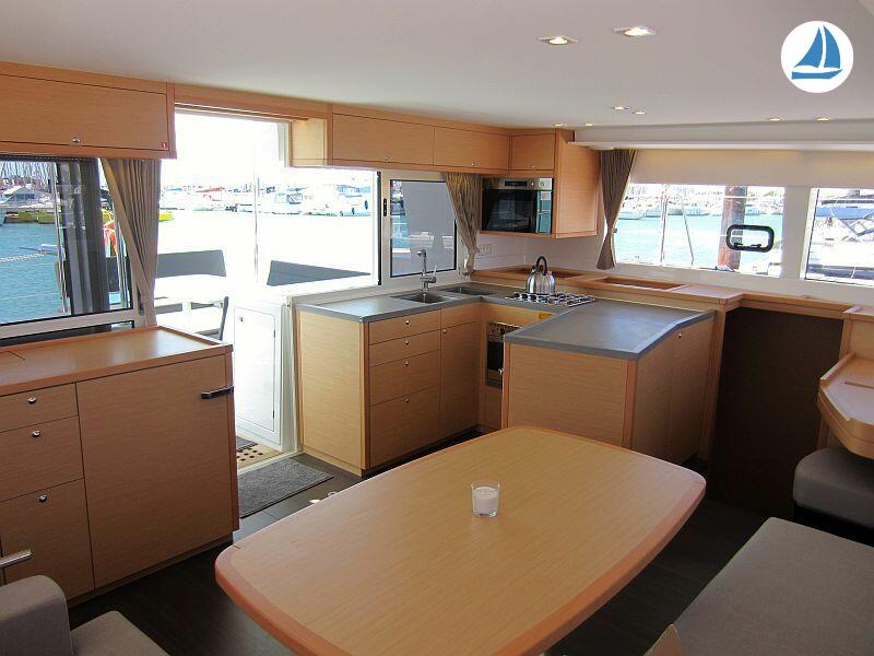 photo Lagoon 450 S 21